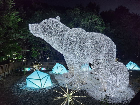 A large light sculpture of a bear can be seen in the Daegaya light forest (translated), a topic -related night park that opened on September 5 in Goryeong County, North Gyeongsang. [KIM JUNG-SEOK]