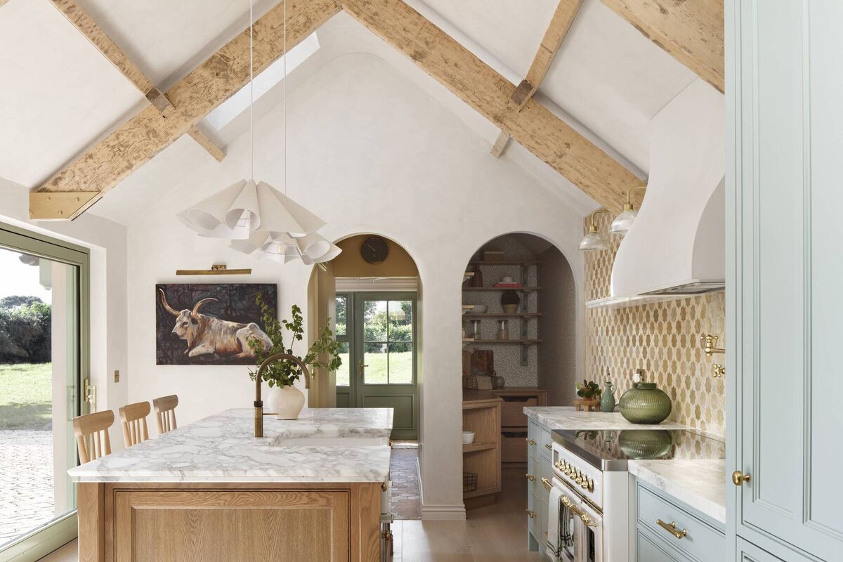 The bright hut kitchen with exposed rays. The bright hut kitchen with exposed rays.