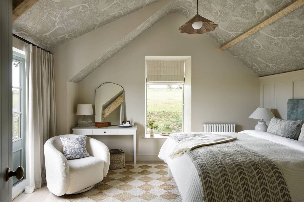 The main sleeping room is a quiet space. The main sleeping room is a quiet space.