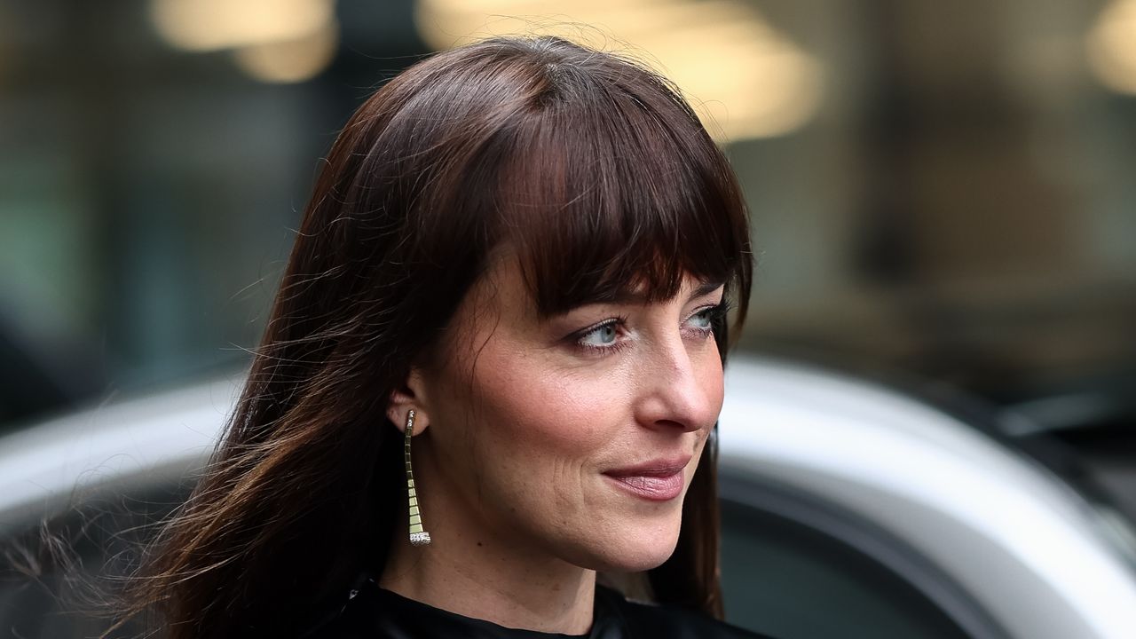 Dakota Johnson Capes in the chicest outer clothing trend from autumn