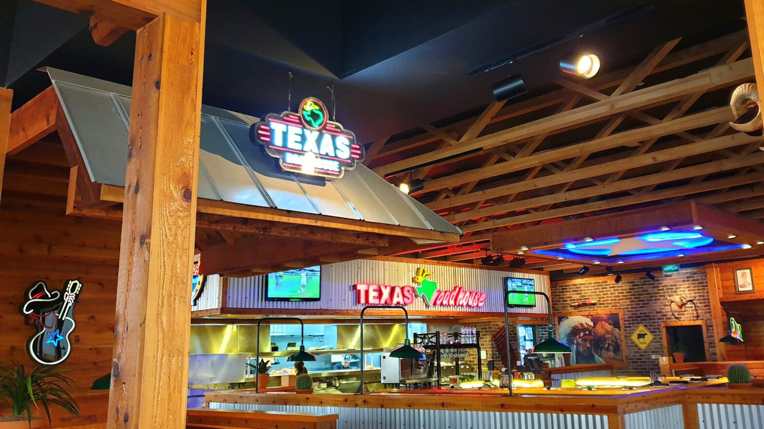 9 Funny decor ideas that give your kitchen a Texas Roadhouse feeling