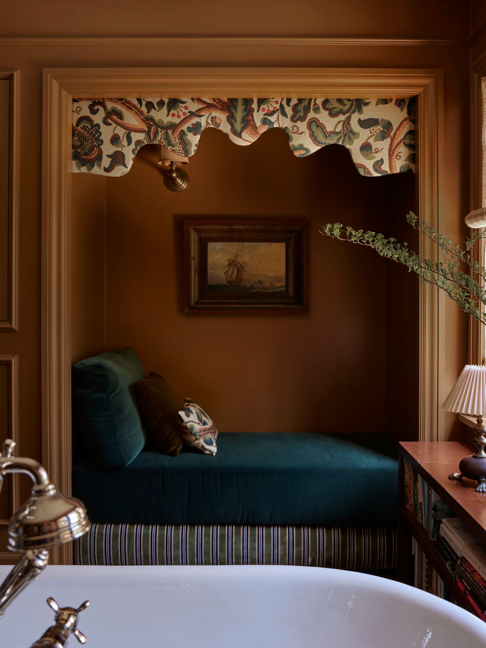 In addition to the Clawfoot tub, a reader spoils a valance from Robert Kimes Tree of Life in a spirited PowerClash ...