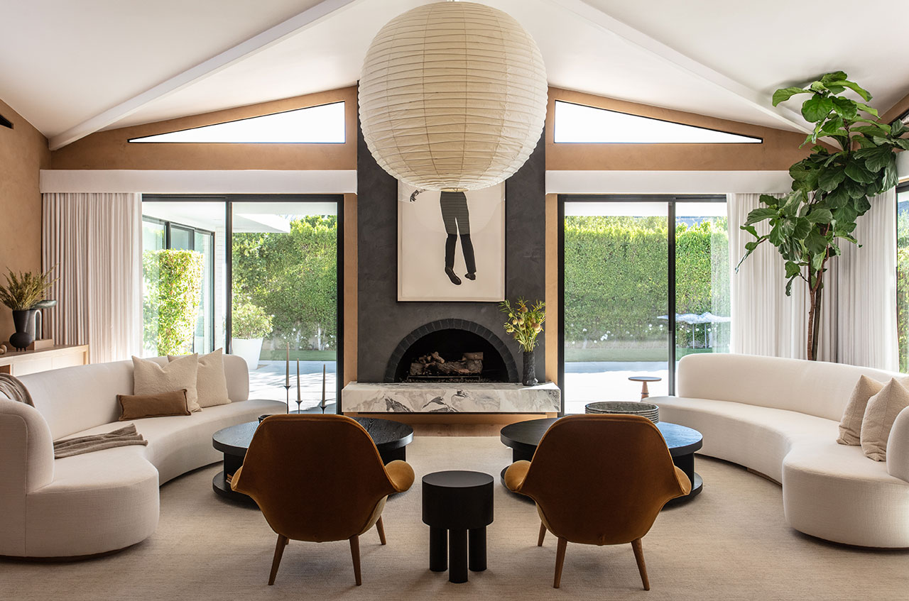 A residence of Palm Springs is redesigned with art in the core