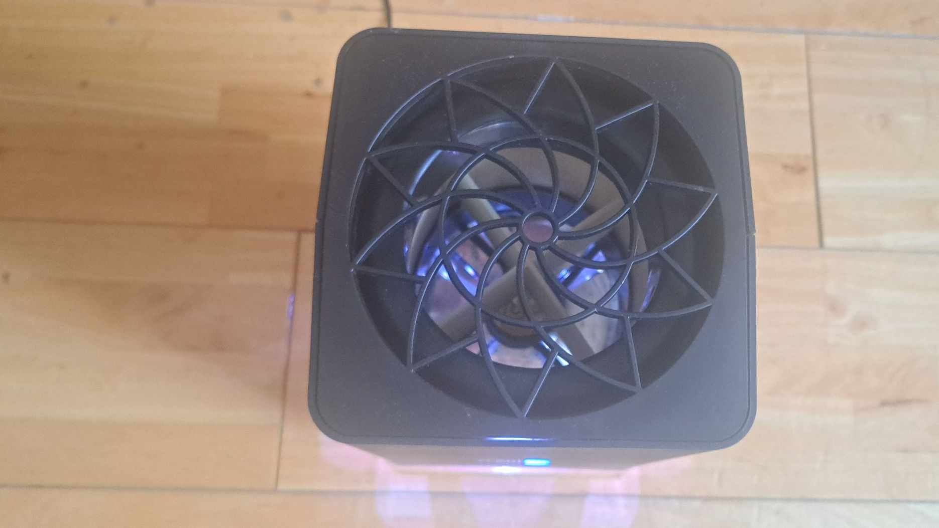 Smart diffuser -top view of Scentair