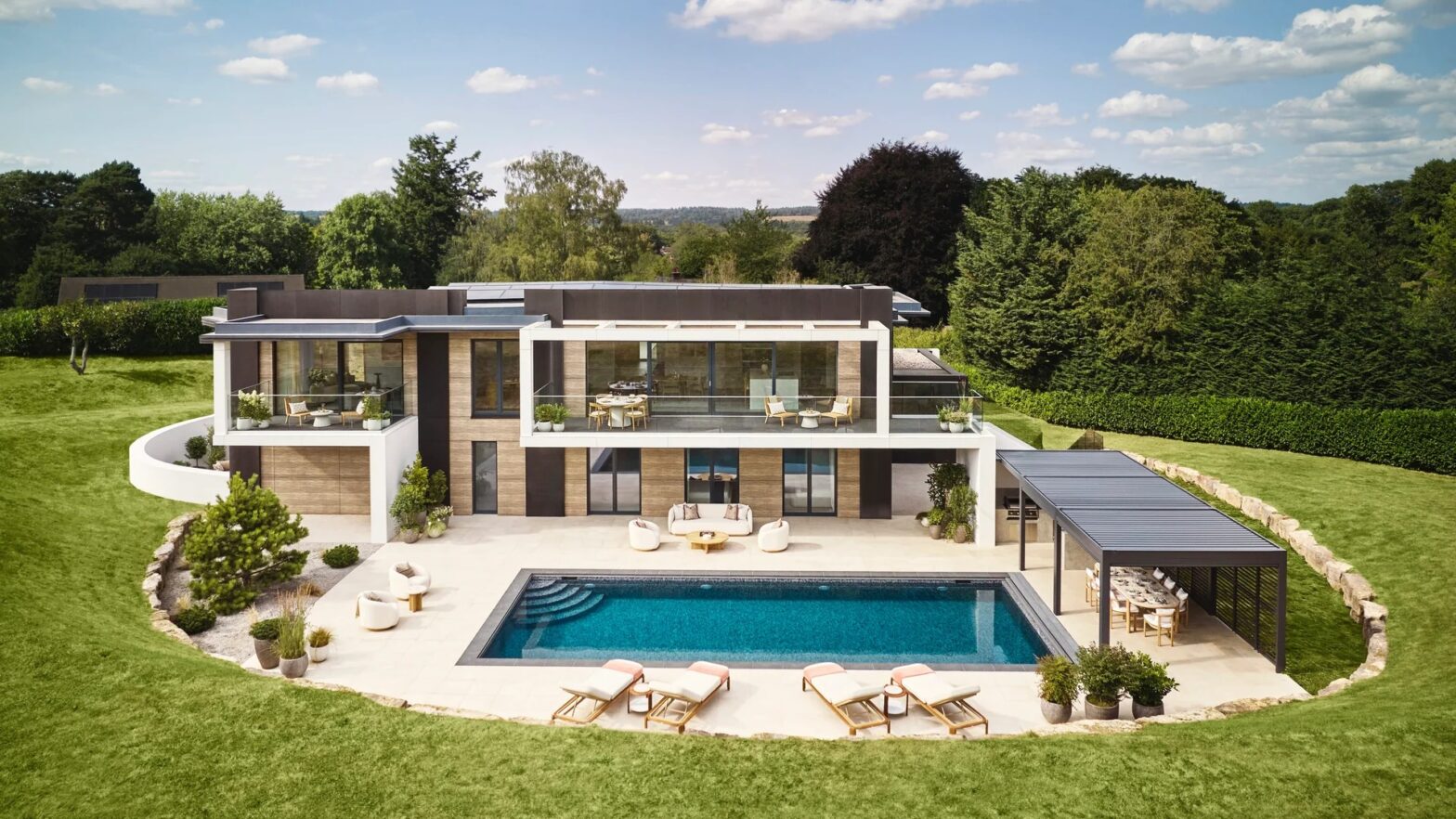 Omaze unveils Surrey's newest home worth £4 million and a £250,000 cash prize up for grabs