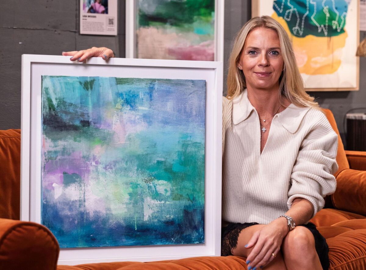     Self-taught artist Lisa Woods' art is contemporary, abstract, and full of vibrant colors.