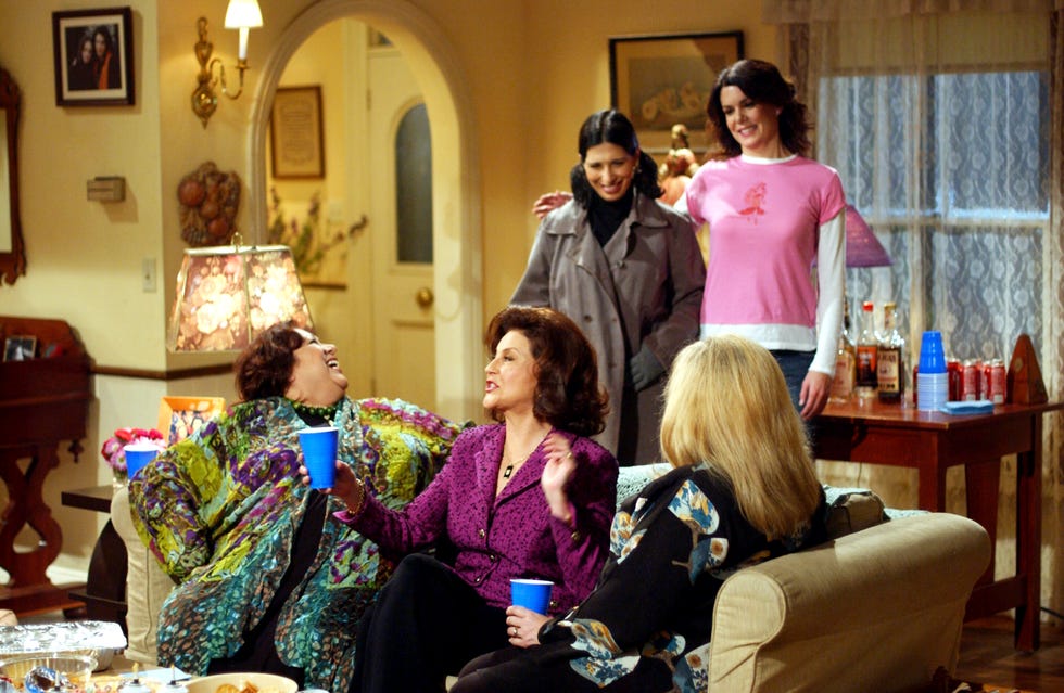 Gilmore Girls, Back Row: Rose Abdoo, Lauren Graham, Front Row: Liz Torres, Kelly Bishop, Sally Struthers, (Season 5), 2000 2007, Photo: © Warner Bros./Everett Collection