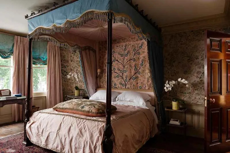 A Chippendale design four poster bed by Partridge Fine Arts, lined with silk by Henry Bertrand. The back is decorated with 18th century English “Tree of Life” embroidery