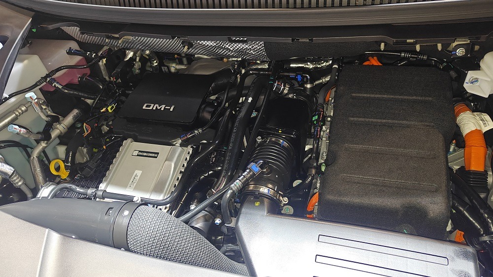 BYD unveils the eMAX 9 DM-i multi-purpose vehicle at the Philippine EV Summit