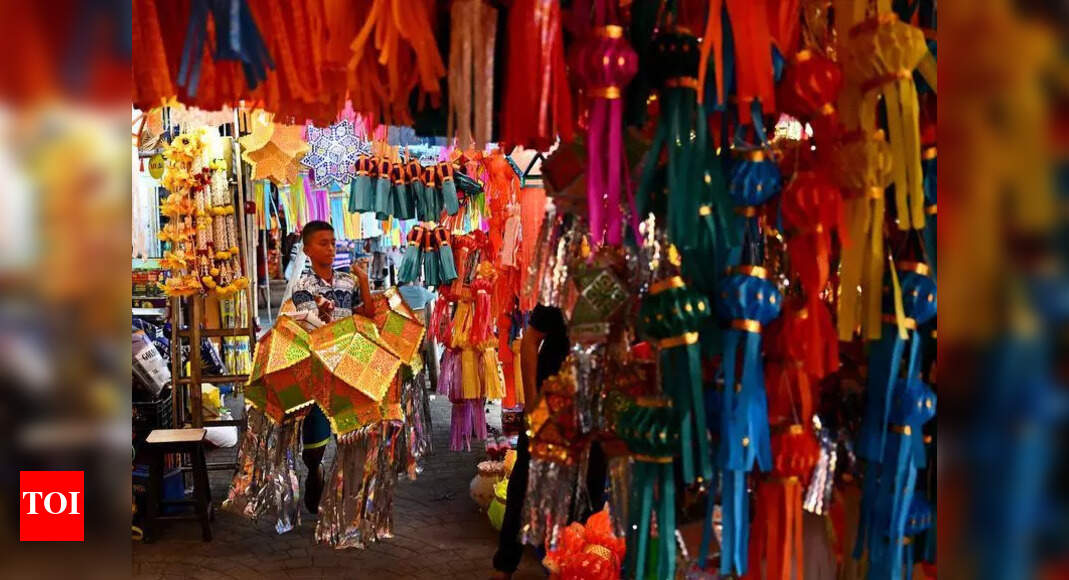 From historic lanes to modern malls, Pune is teeming with Diwali shoppers | Pune News