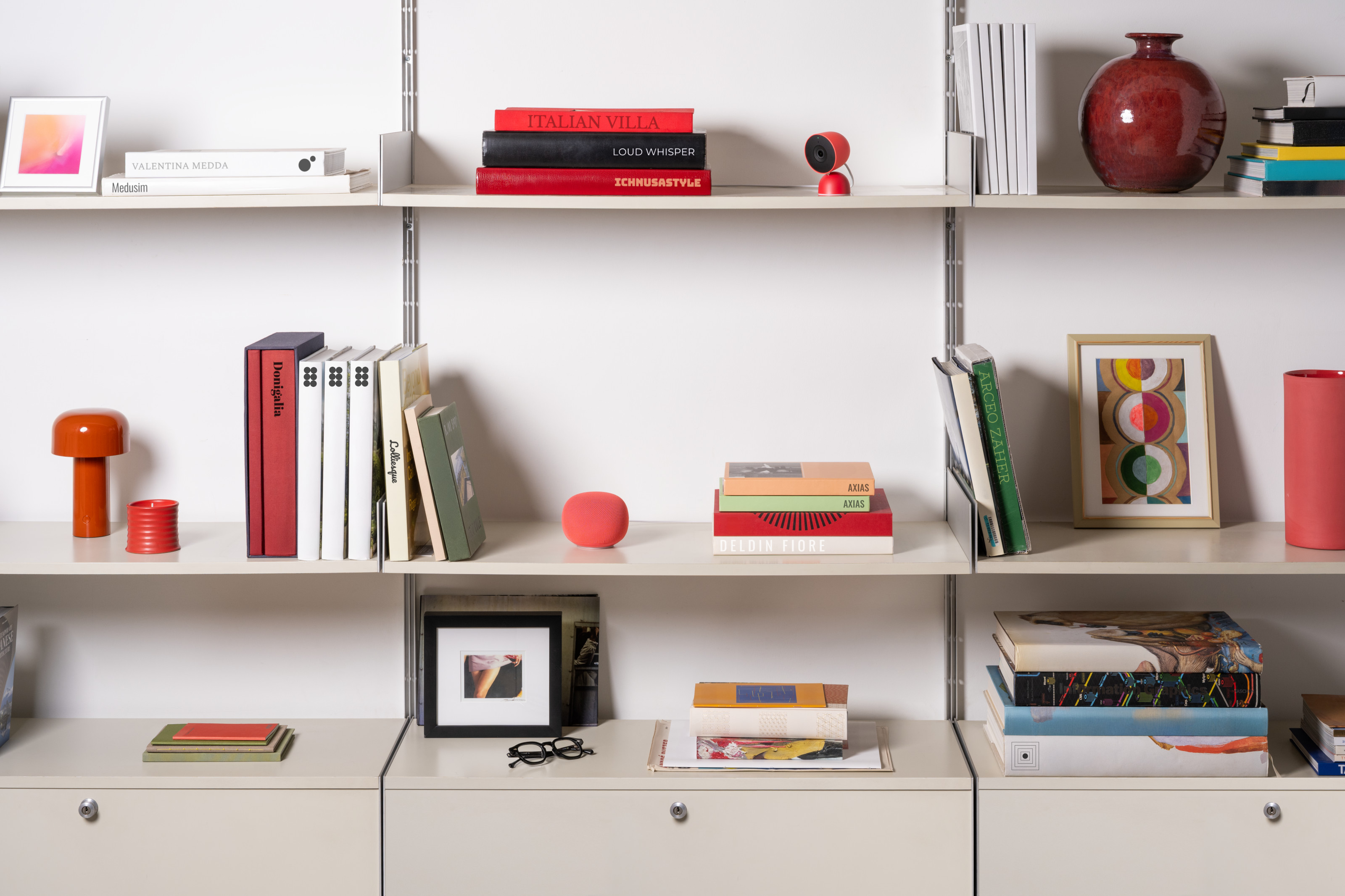 This is what the smart home looks like today: Google Home Redner and Nest Cam Indoor