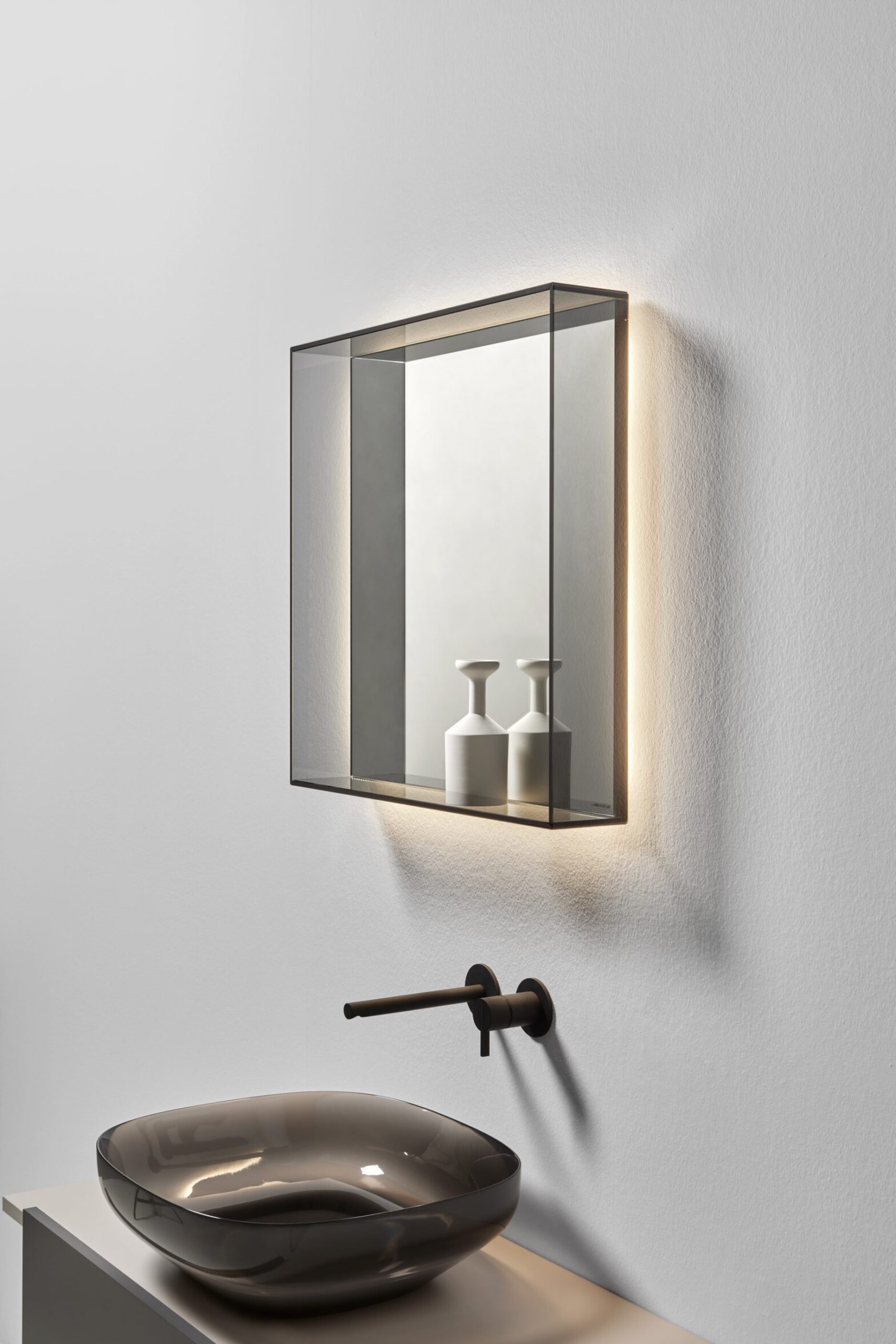 Mirror with glass shelf – news about kitchen and bathroom design