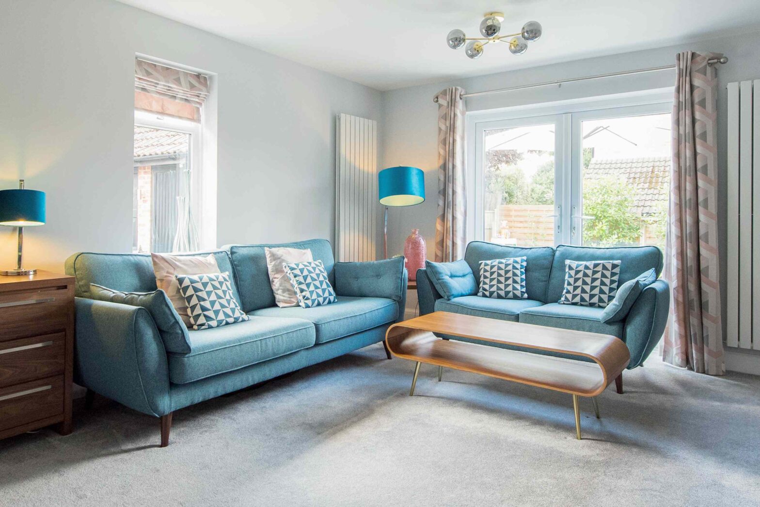 7 Outdated Living Room Features That Designers Immediately Notice