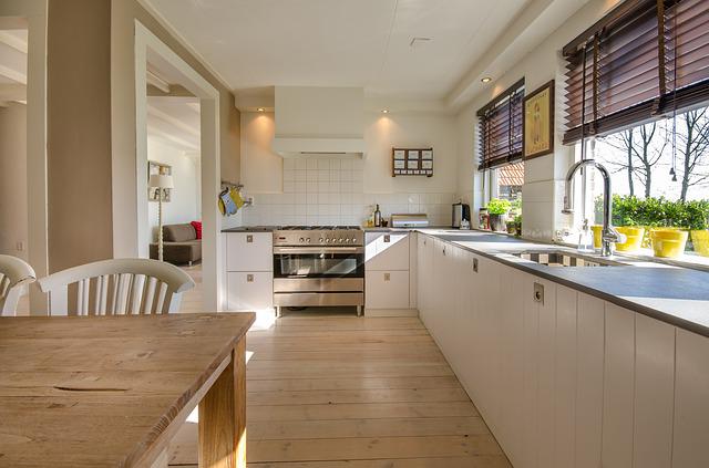 Modern vs. Traditional: Choose the Right Style for Your Kitchen Remodel