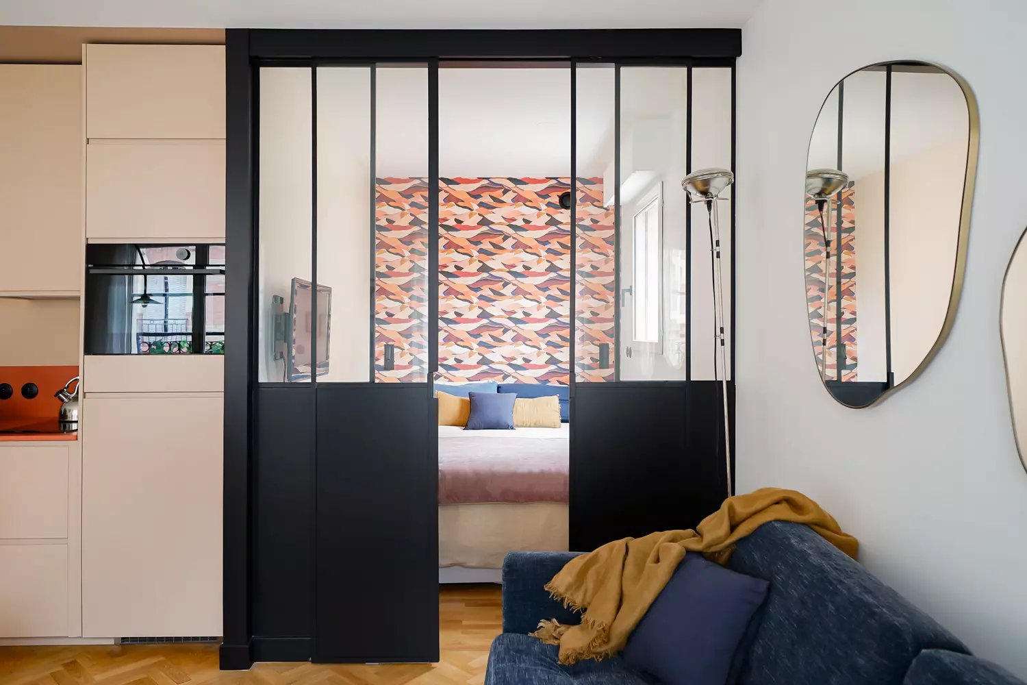 Say goodbye to the glass partition, this architect reveals the new trend to elegantly separate two rooms
