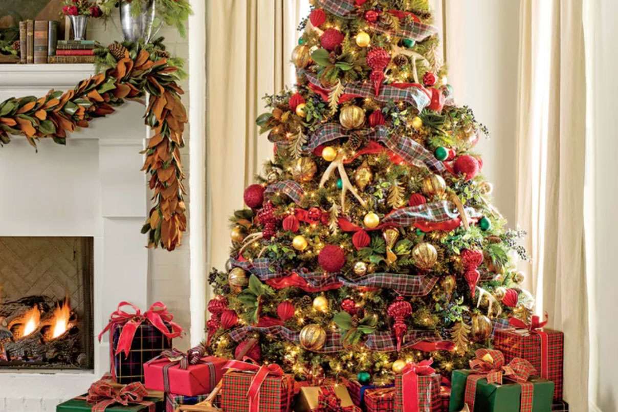 This timeless Christmas decor trend is taking over in 2025